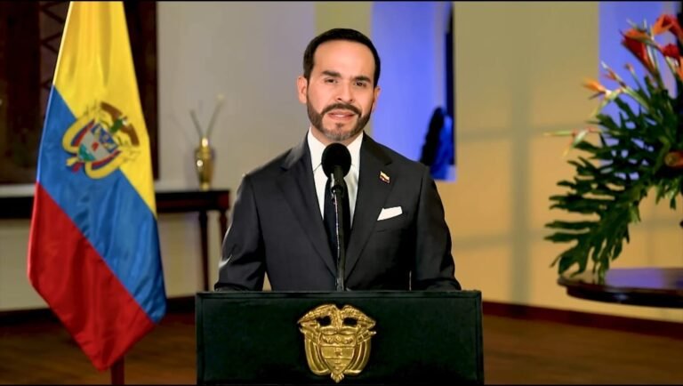 El presidente de la República, Abelardo de la Espriella, entregando el balance oficial de afectaciones y costos de reconstrucción tras el terremoto en Colombia.