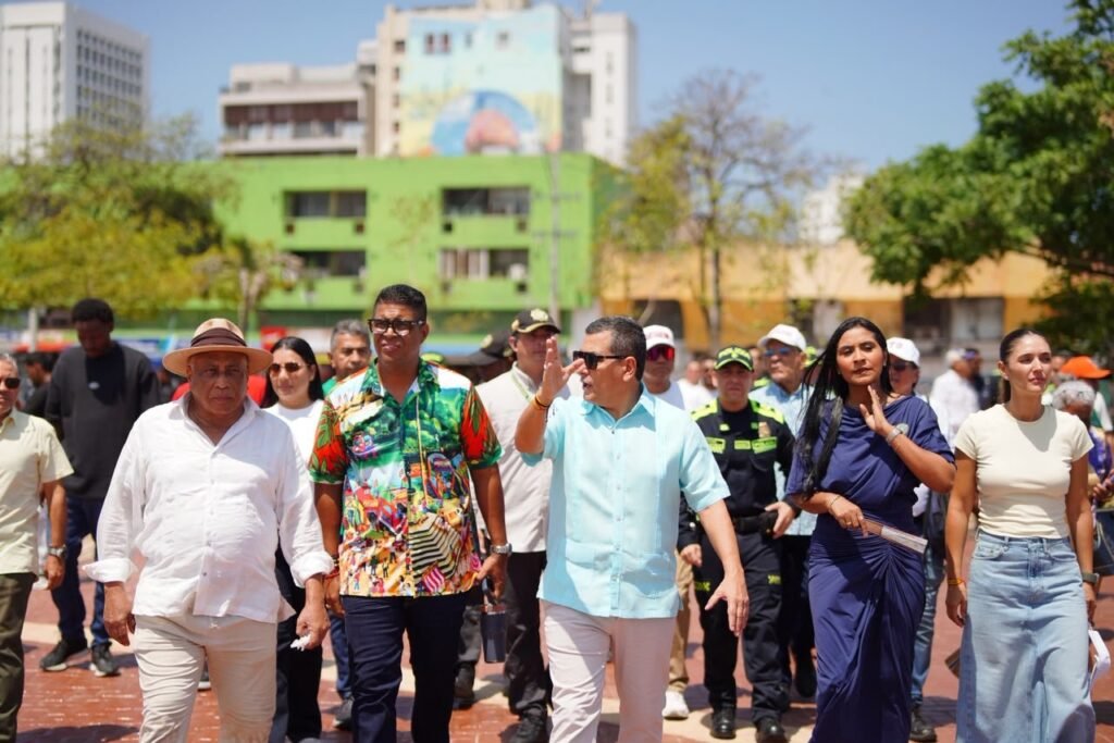 Alcalde Dumek Turbay recorre las obras realizadas en el marco de la recuperación de Puerto Duro.