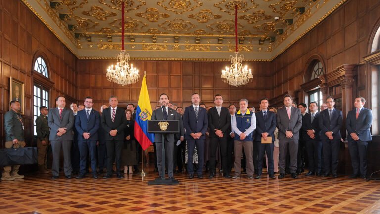 El presidente Abelardo De La Espriella durante su intervención sobre las medidas de acompañamiento a los afectados por el sismo.