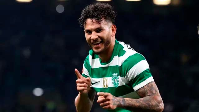 Luis Javier Suárez celebra un gol con la camiseta del Sporting de Lisboa