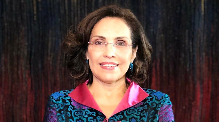La ministra de Educación, Viviane Morales, durante un pronunciamiento oficial sobre la revisión de textos y contenidos escolares.