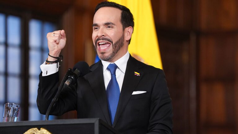 El presidente Abelardo De La Espriella durante la presentación del balance de finanzas públicas de su primer mes de gobierno