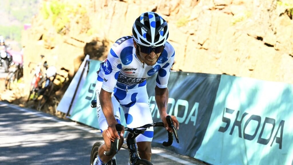 Santiago Buitrago con la camiseta de la montaña en la Vuelta a España