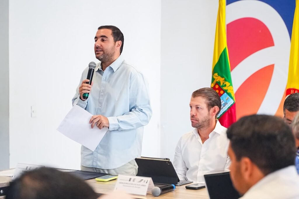 El gobernador de Bolívar, Yamil Arana, durante la reunión sobre la crisis energética del departamento