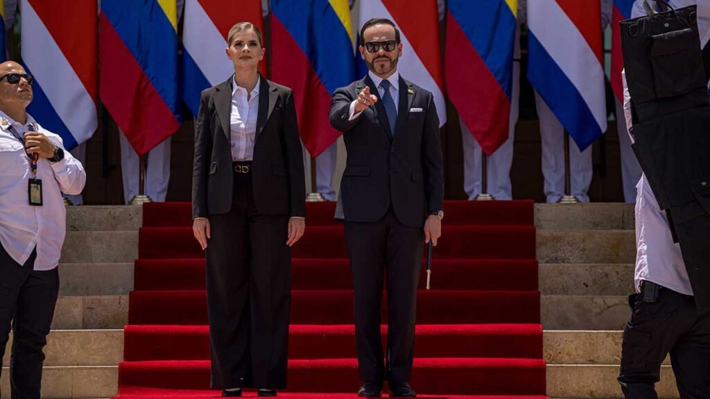 El presidente Abelardo De La Espriella y la presidenta de Costa Rica, Laura Fernández Delgado, durante su encuentro en Barranquilla