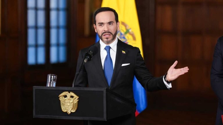 El presidente Abelardo De La Espriella durante una alocución televisada