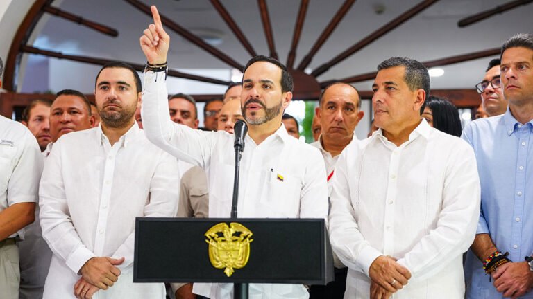 El presidente Abelardo De La Espriella durante su declaración a medios en Cartagena