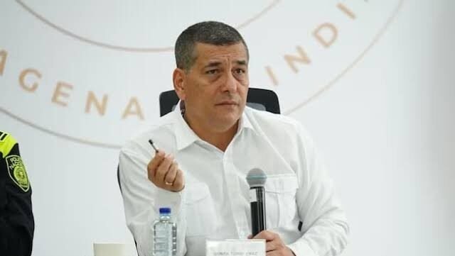 Fotografia de Dumek Turbay alcalde de cartagena en reunión de gobierno.