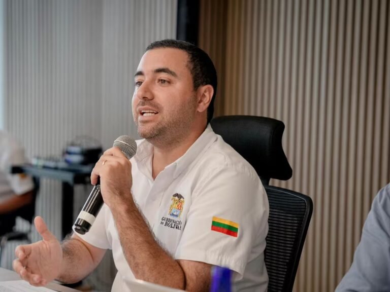 Gobernador Yamil Arana durante declaración sobre el servicio eléctrico en el Sur de Bolívar