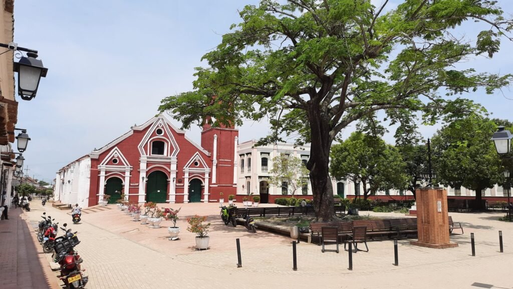 Calles del centro histórico de Mompox durante la temporada de FestiJazz