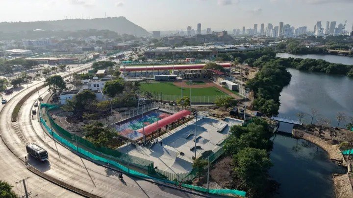 El alcalde Dumek Turbay inspecciona las obras del Nuevo Chambacú 2 en Cartagena