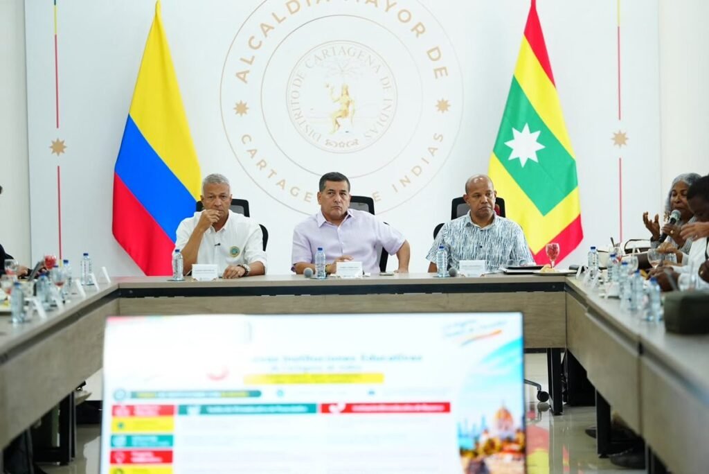 El alcalde Dumek Turbay durante la Junta Distrital de Educación de Cartagena