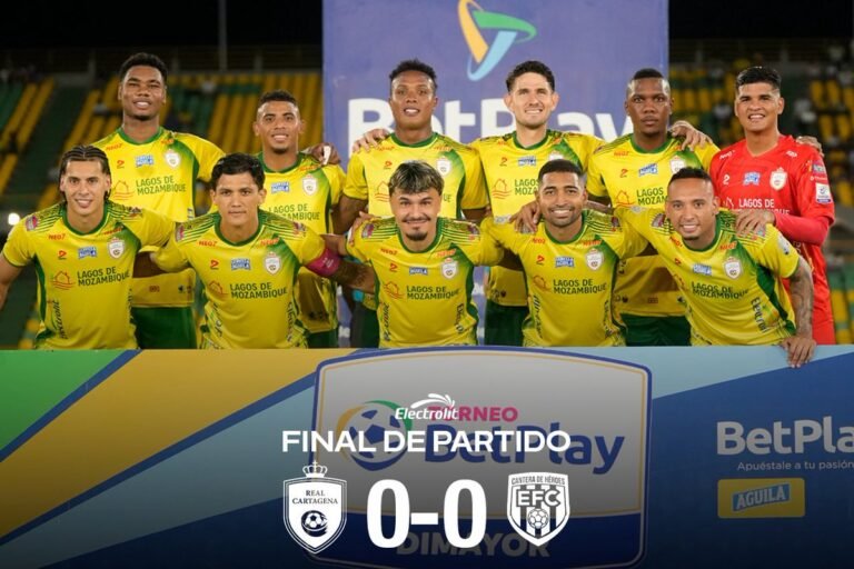 Jugadores de Real Cartagena durante el partido ante Envigado en el estadio Jaime Morón León