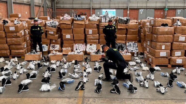 Mercancía de contrabando incautada por la Dian en Bogotá