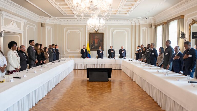 El presidente Abelardo De La Espriella durante el diálogo con representantes de comunidades negras en la Casa de Nariño