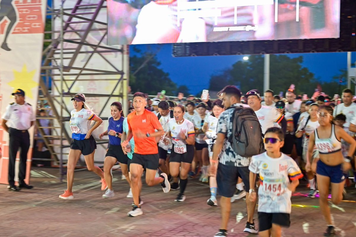 Corredores de todas las edades toman la salida de la carrera de running del Nairo Fest en Cartagena