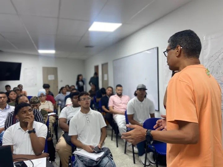 Jóvenes de la Localidad Histórica y del Caribe Norte en el aula durante el inicio de la formación técnica con el SENA